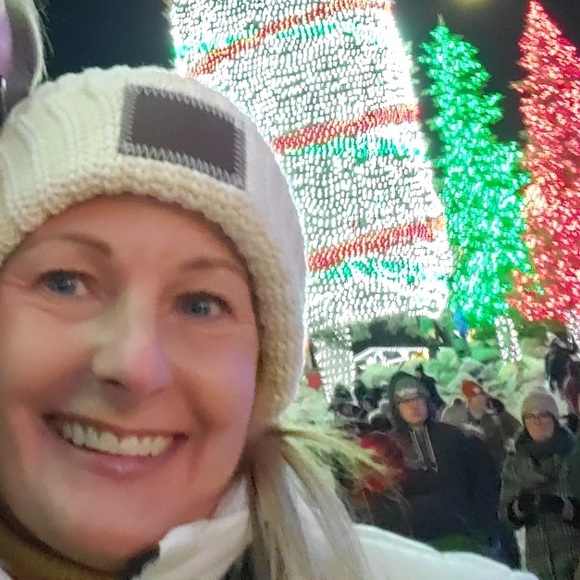 Meet your Posher, Rhonda - Picture 1 of 1